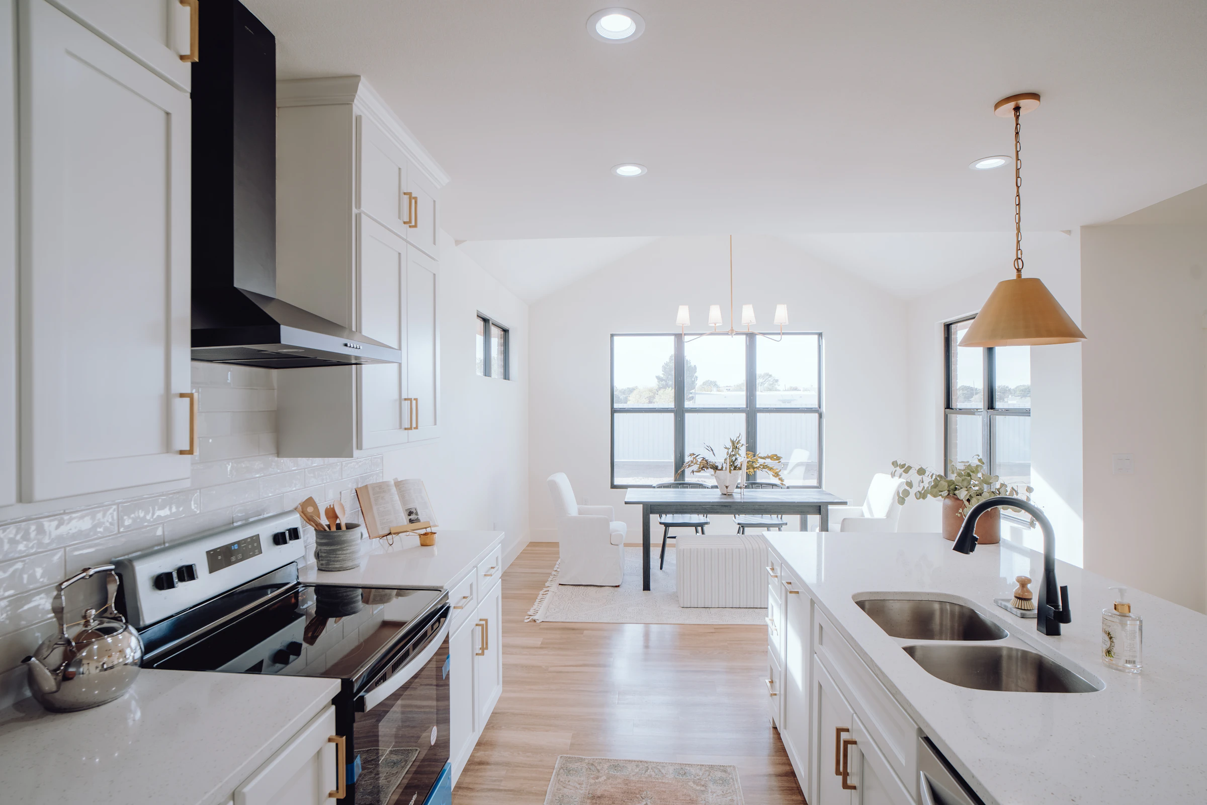 Kitchen with a sink, cooker and window